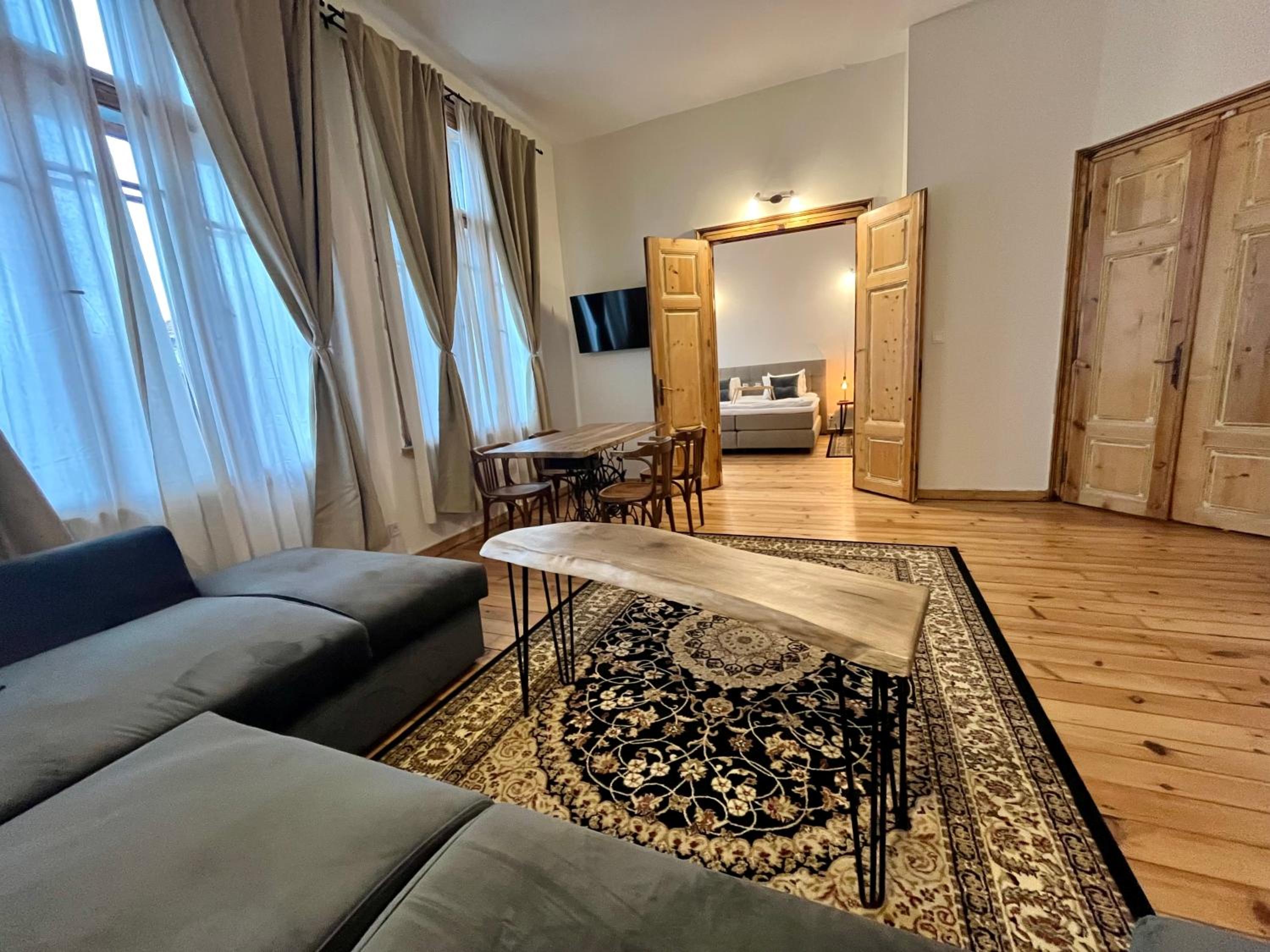 SKYLER VINTAGE APARTMENTS