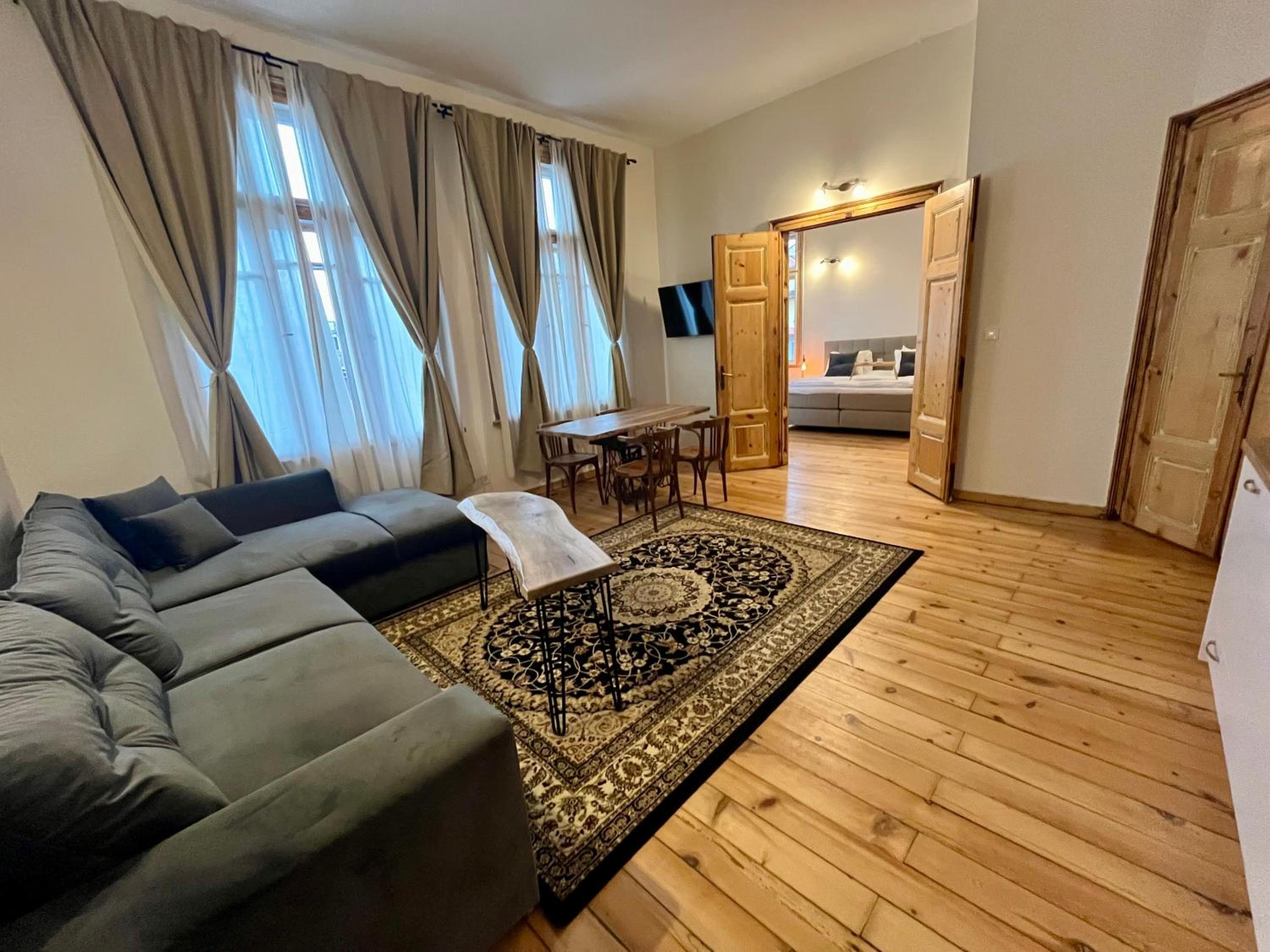 SKYLER VINTAGE APARTMENTS