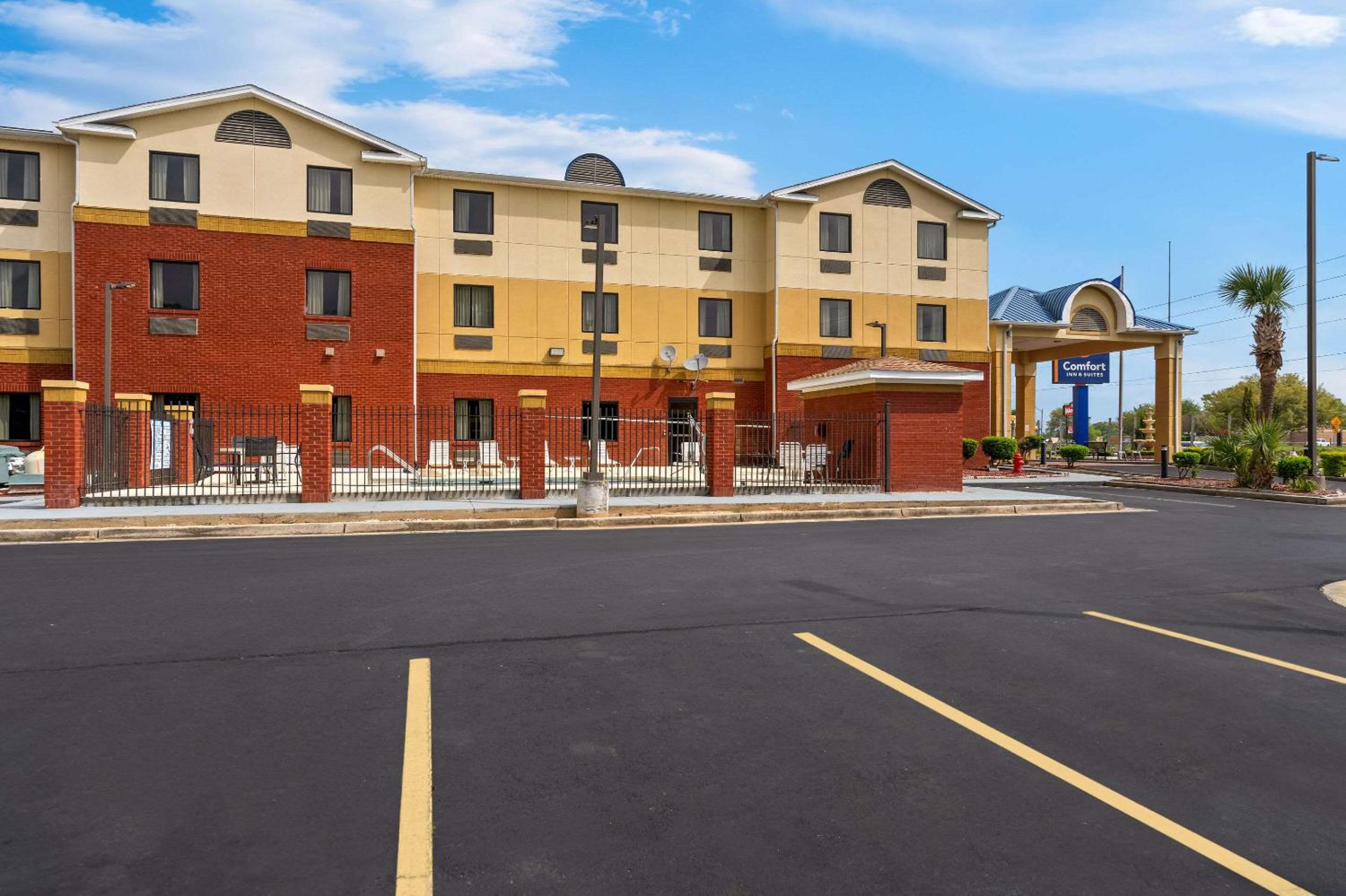Comfort Inn  Suites Chipley I-10 - Property Image 10