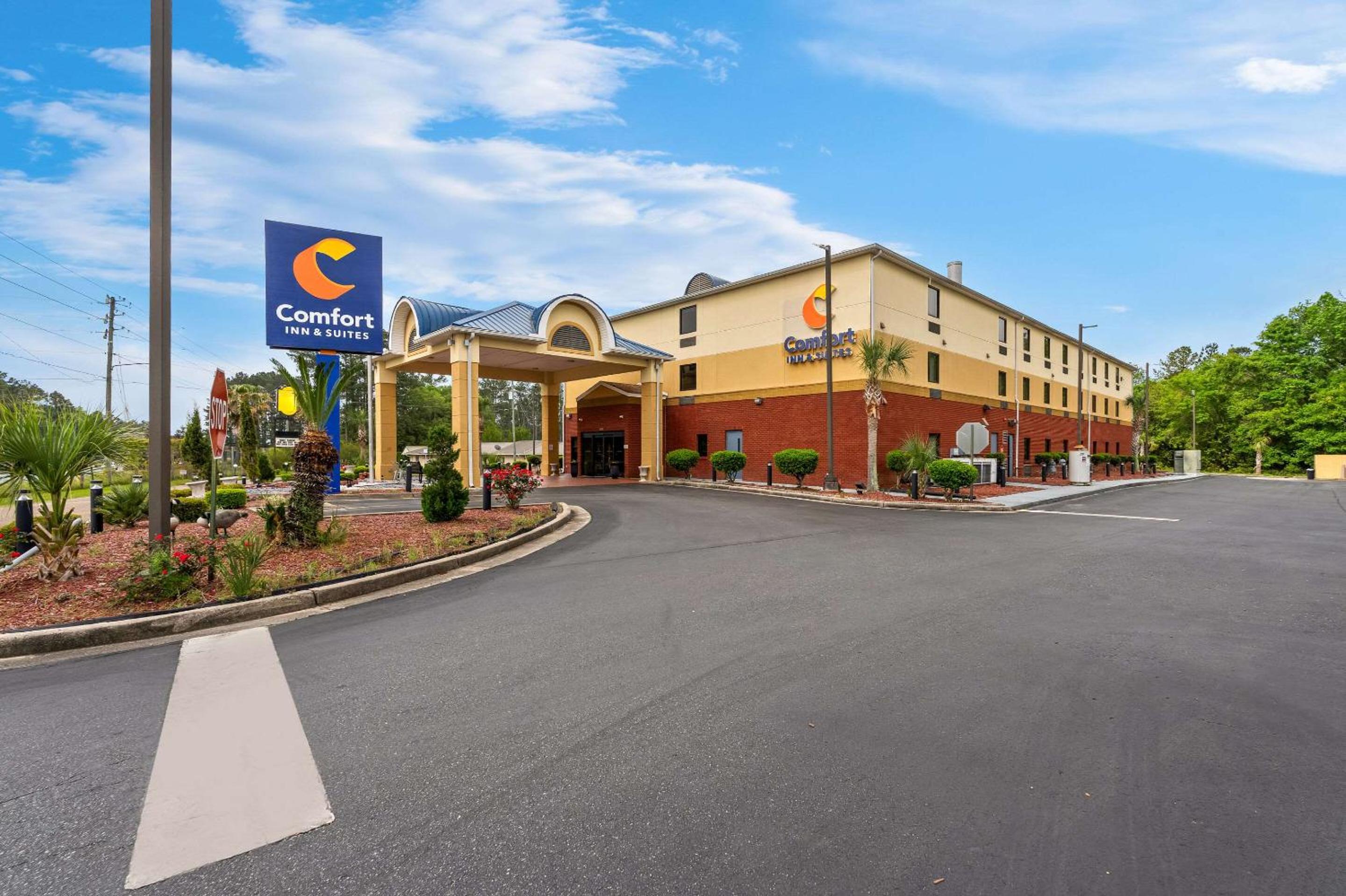 Marianna Vacations - Comfort Inn  Suites Chipley I-10 - Property Image 1