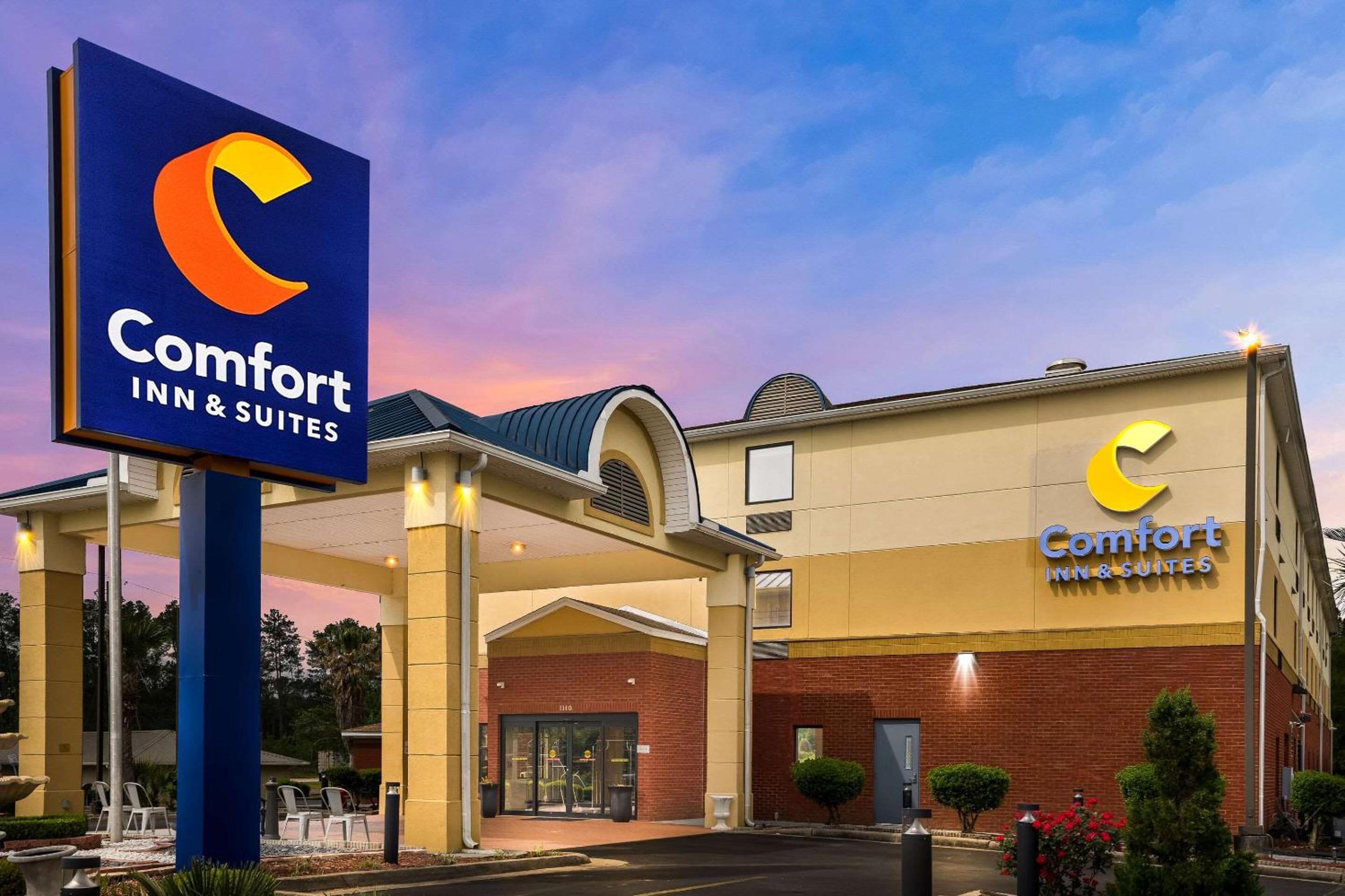 Marianna Vacations - Comfort Inn  Suites Chipley I-10 - Property Image 3