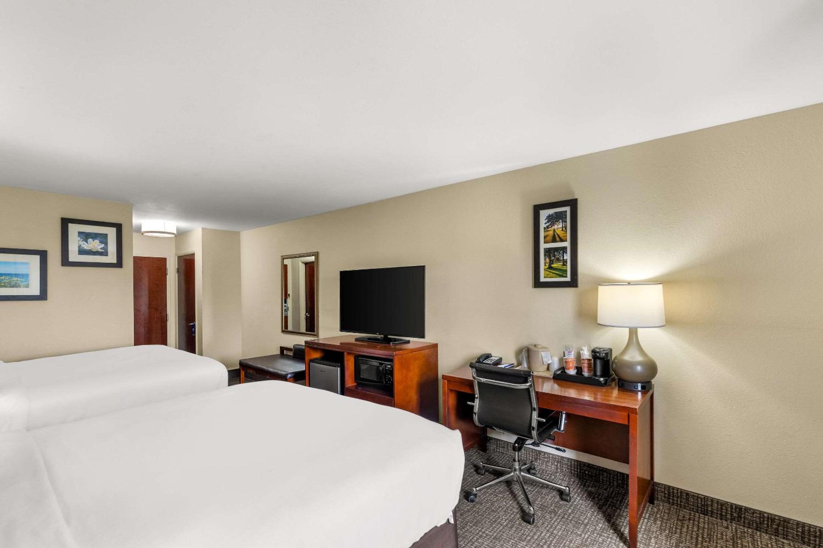 Comfort Inn  Suites Chipley I-10 - Property Image 35