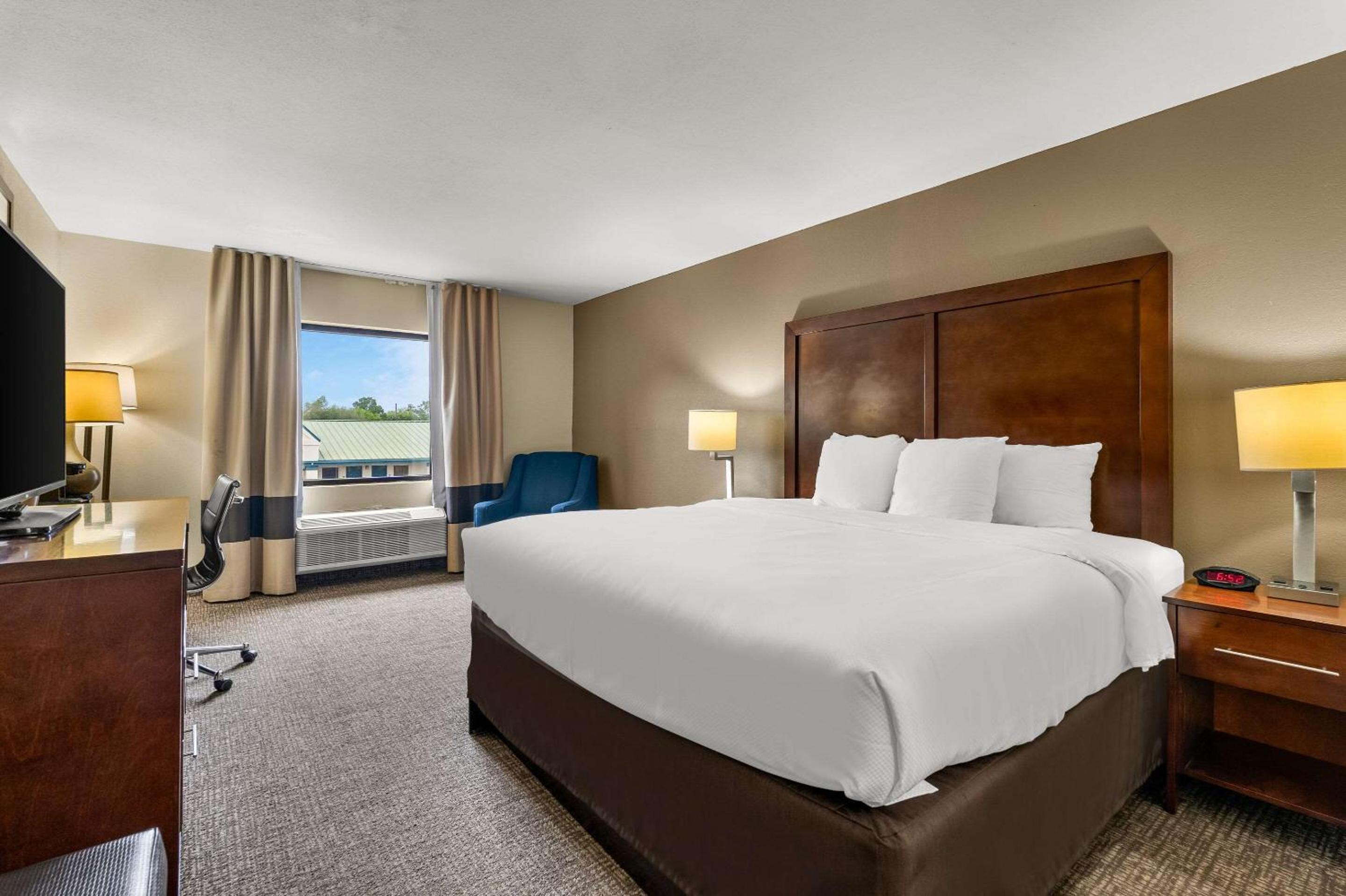 Comfort Inn  Suites Chipley I-10 - Property Image 3