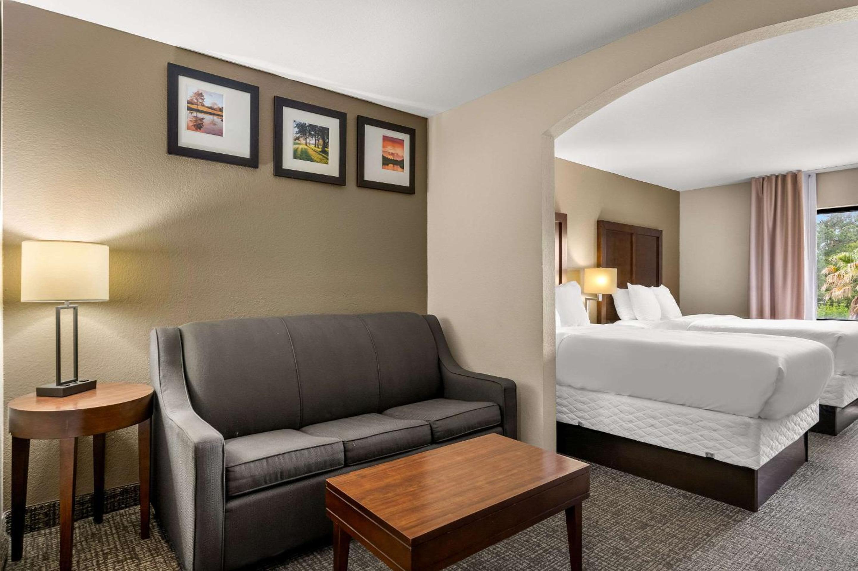 Comfort Inn  Suites Chipley I-10 - Property Image 9
