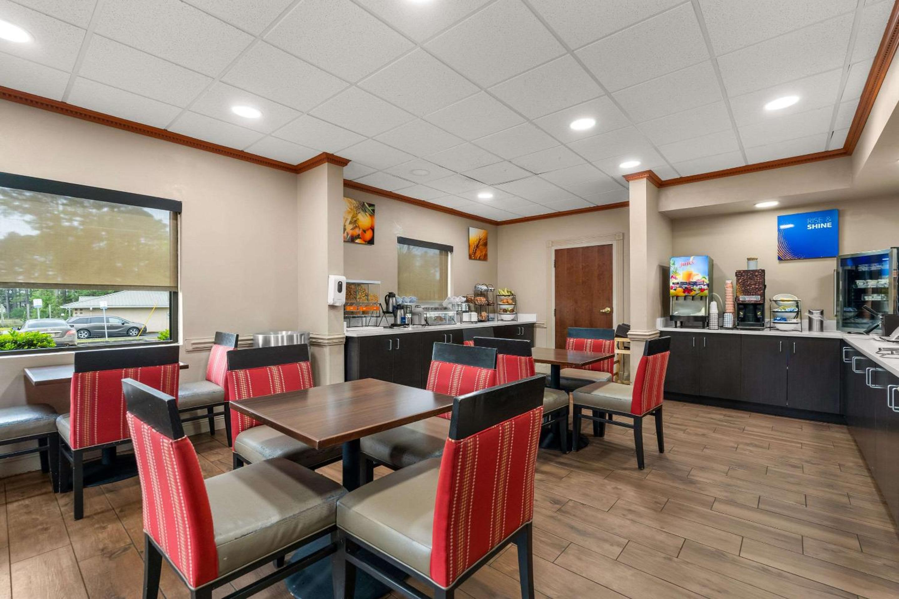 Comfort Inn  Suites Chipley I-10 - Property Image 15