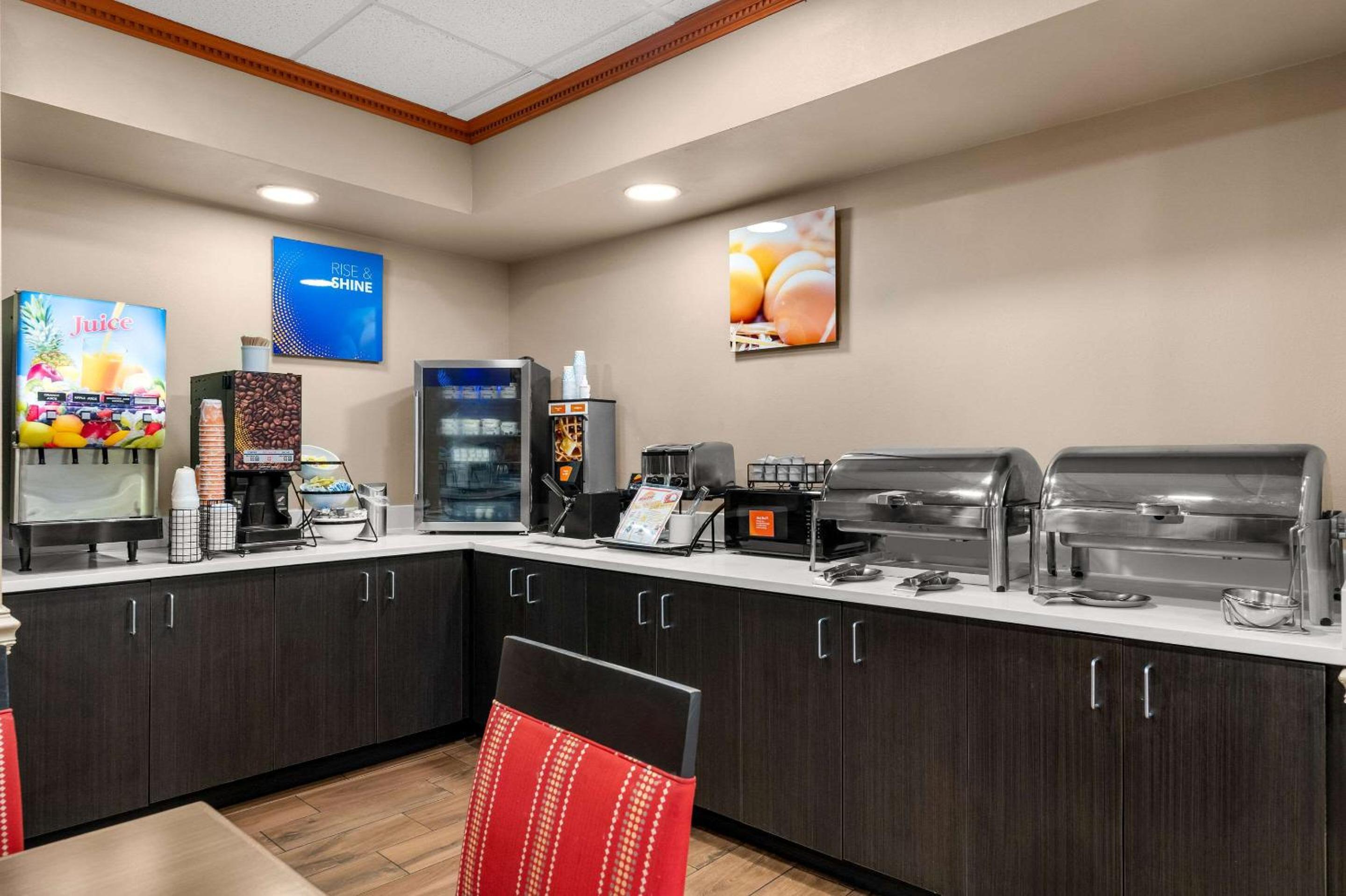 Comfort Inn  Suites Chipley I-10 - Property Image 17