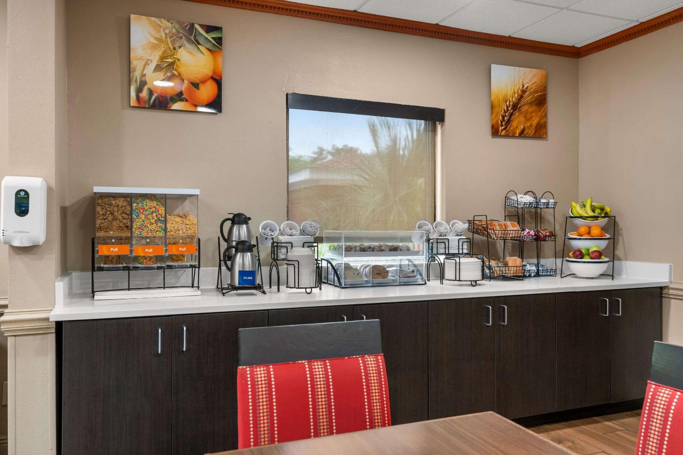 Comfort Inn  Suites Chipley I-10 - Property Image 16