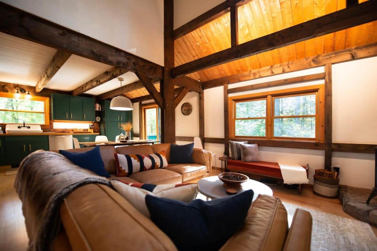 Berkshire Vacation Rentals: Stonebridge Cabin: Modern Amenities Enjoy Nature view 4