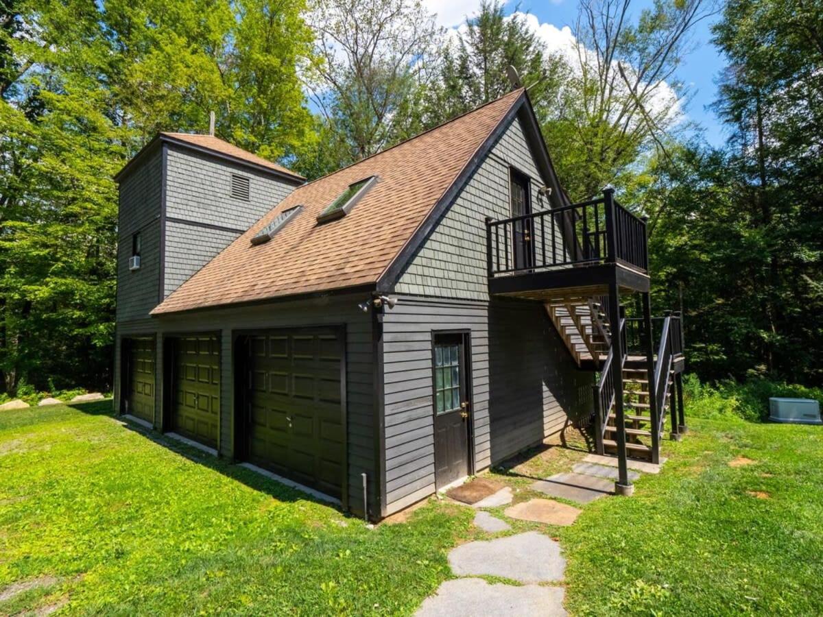 Berkshire Vacation Rentals: Spacious & Serene Berkshires Retreat In The Woods