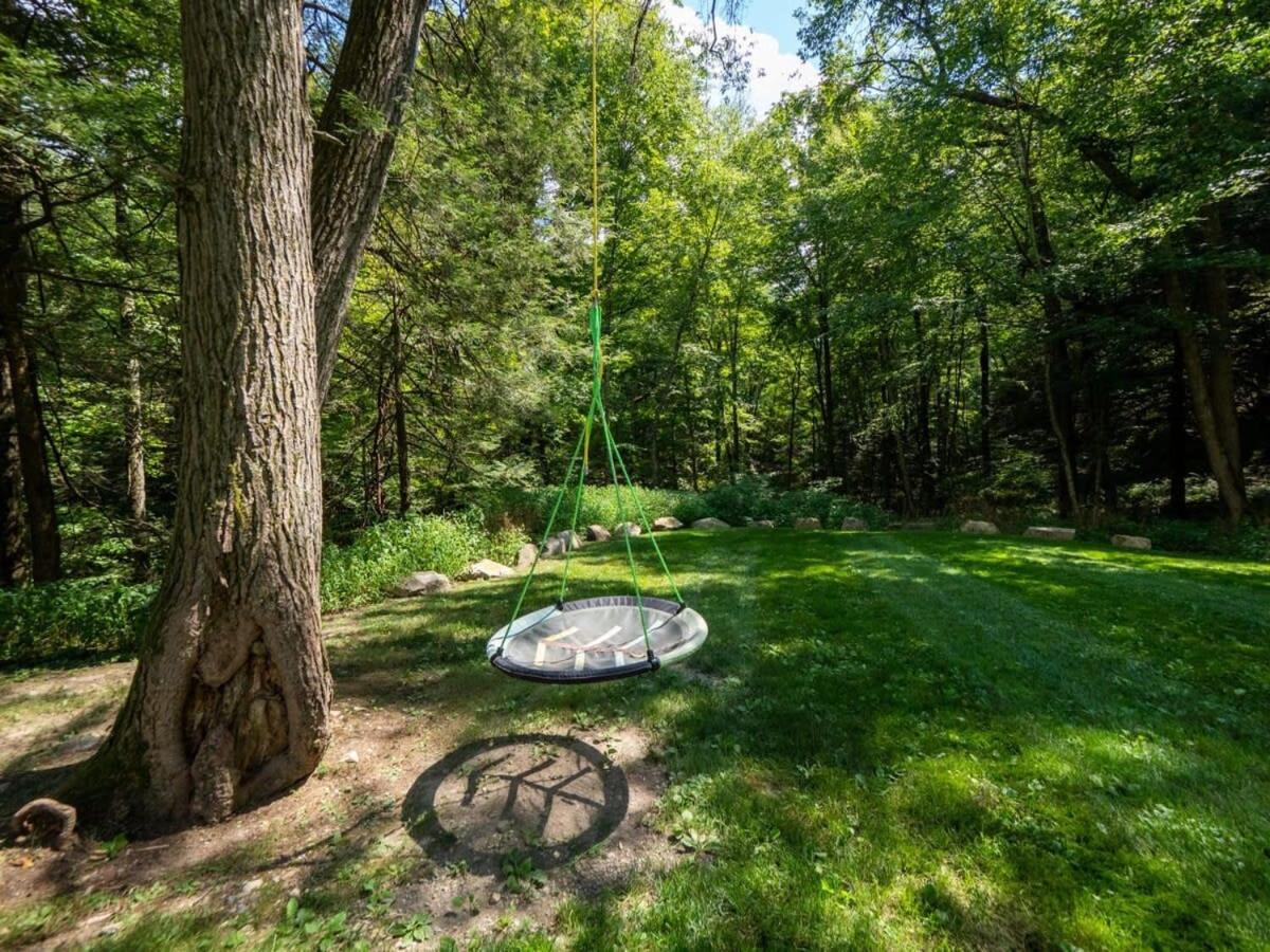 Berkshire Vacation Rentals: Spacious & Serene Berkshires Retreat In The Woods