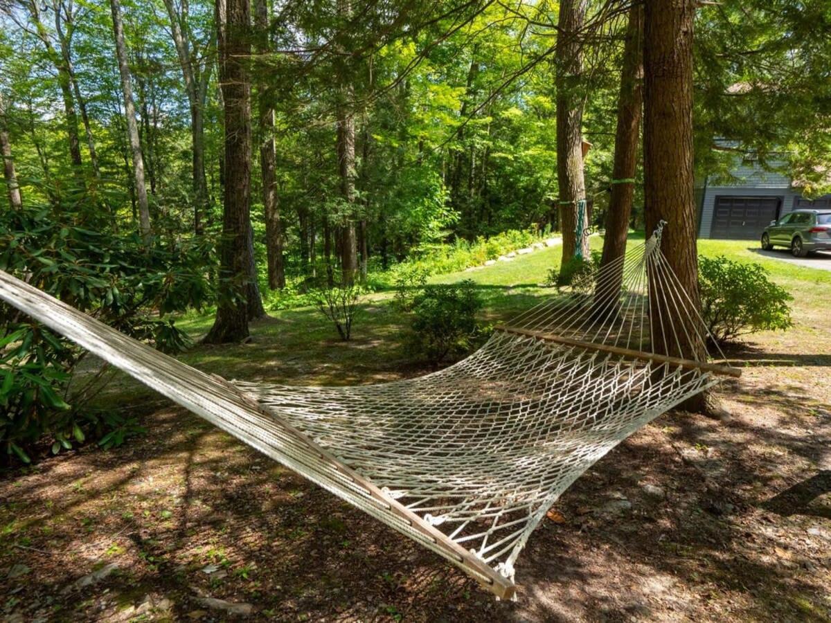 Berkshire Vacation Rentals: Spacious & Serene Berkshires Retreat In The Woods
