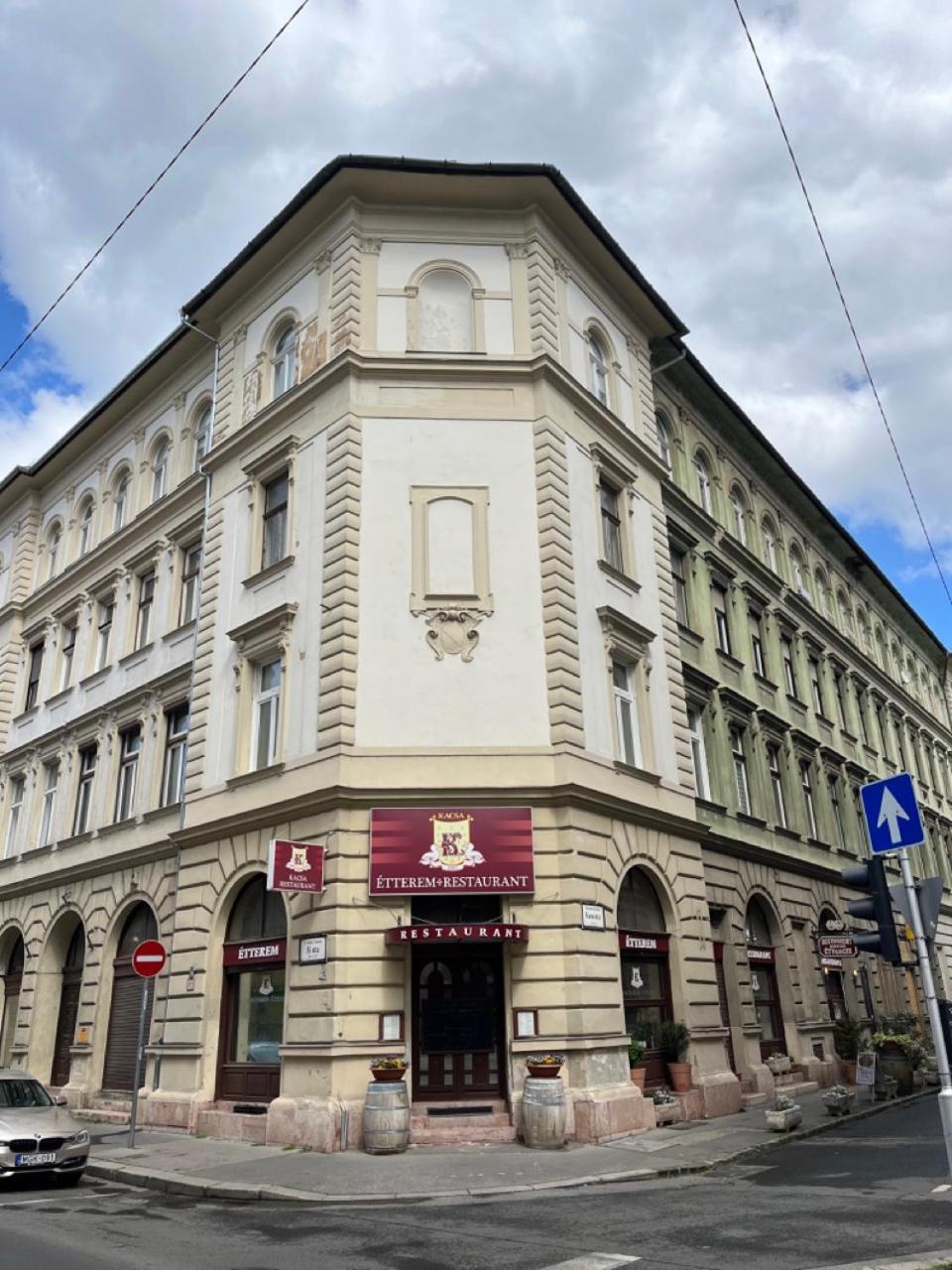 Premium Apartment by the Danube with AC