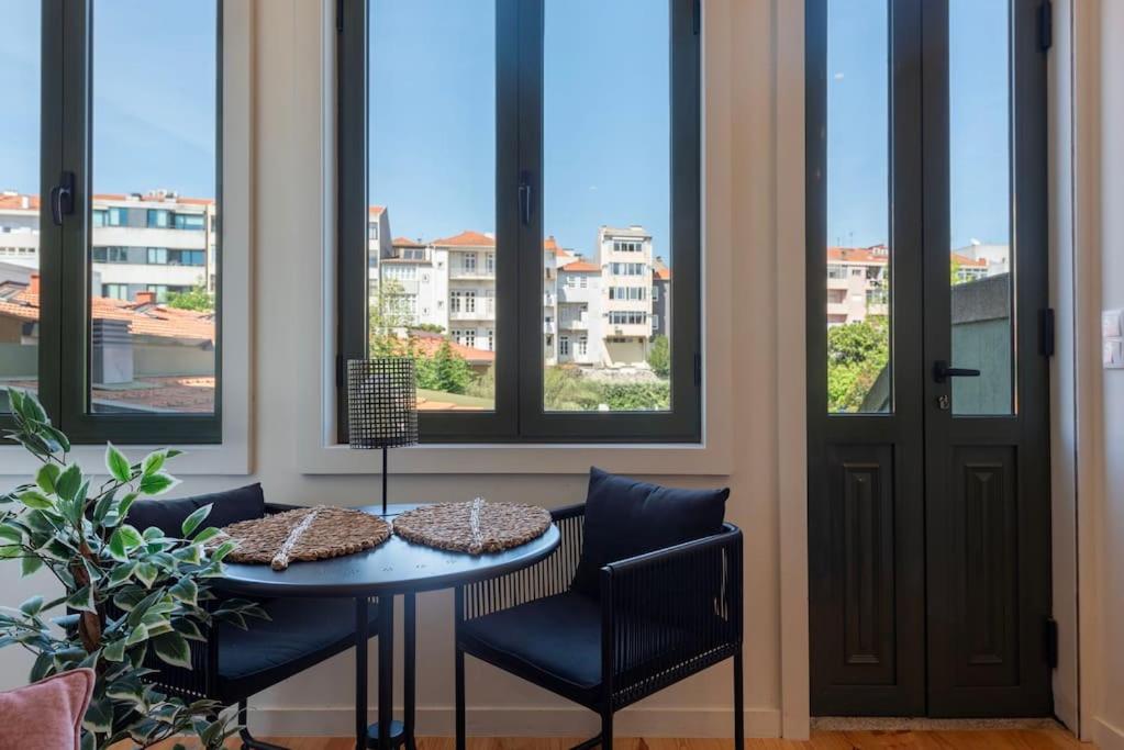 Chic Porto Hideaway: Pool & Garden view 2