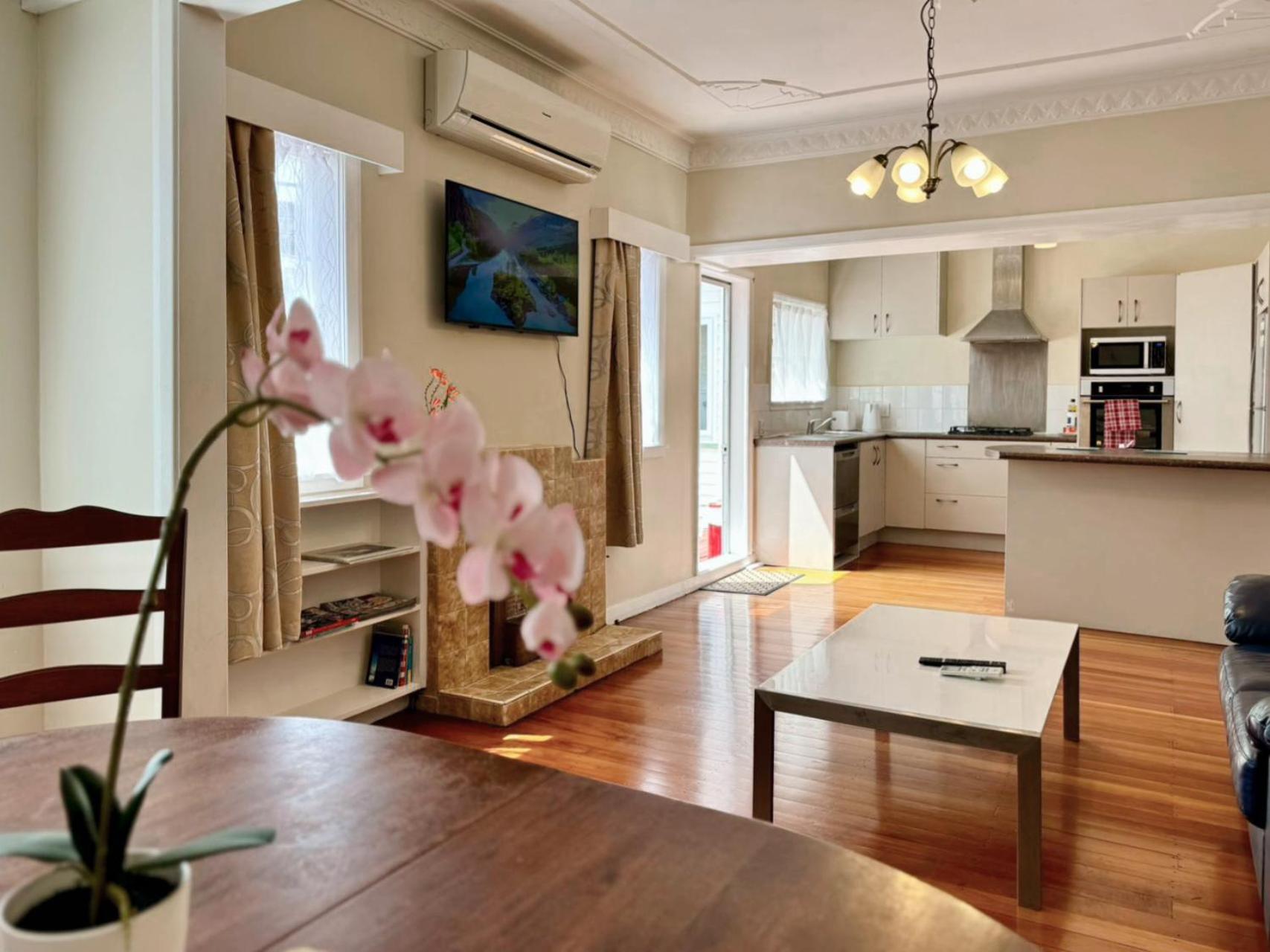 Central Hutt , Cozy Home