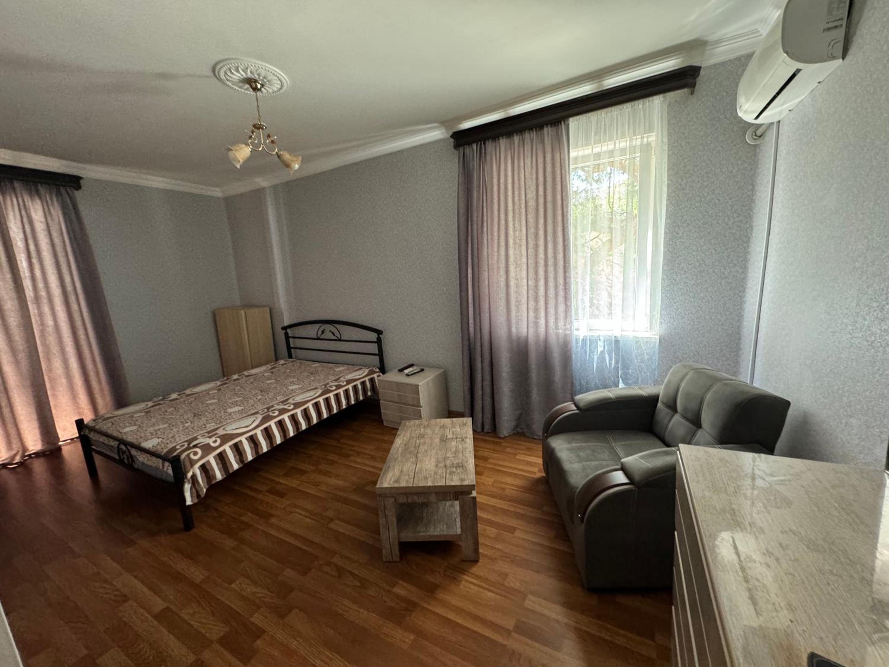 George's Modern Apartment