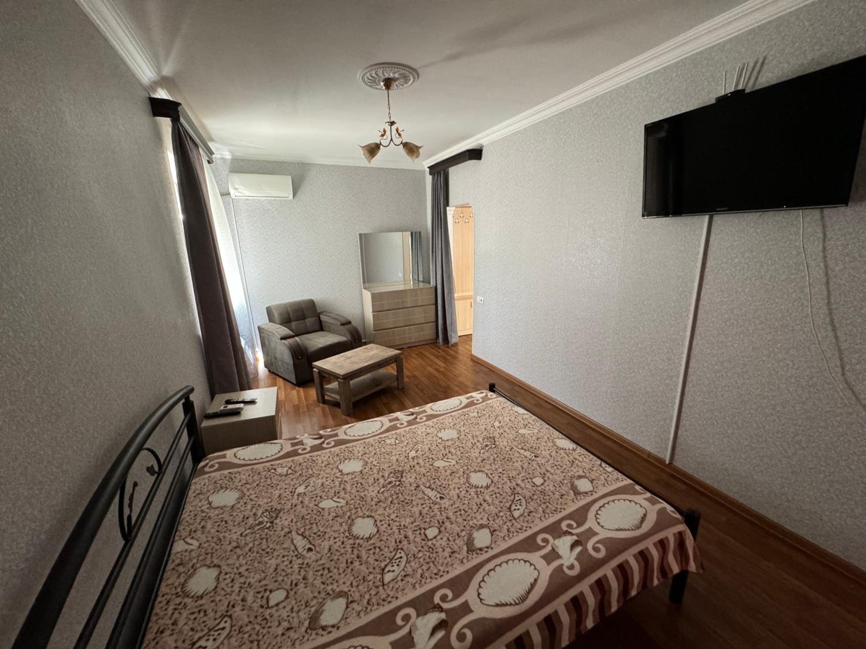 George's Modern Apartment