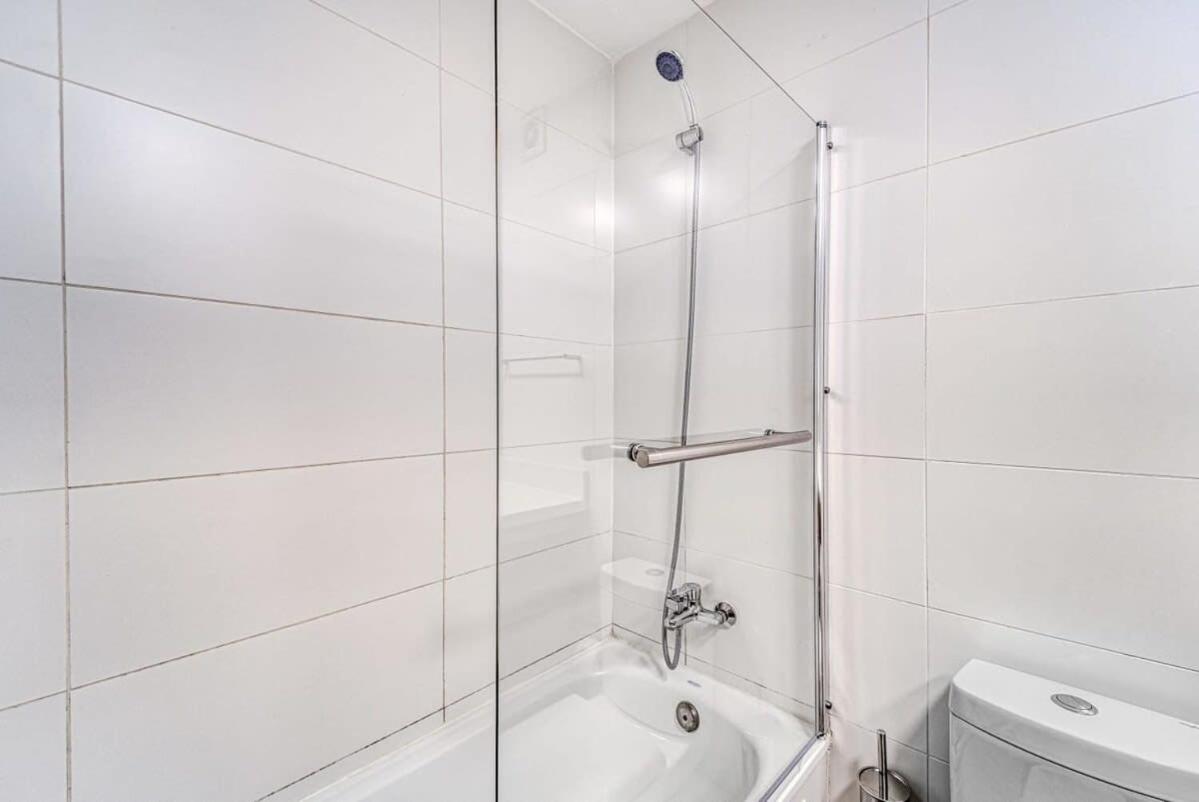 Infinite Coast 2BR with pool & free parking