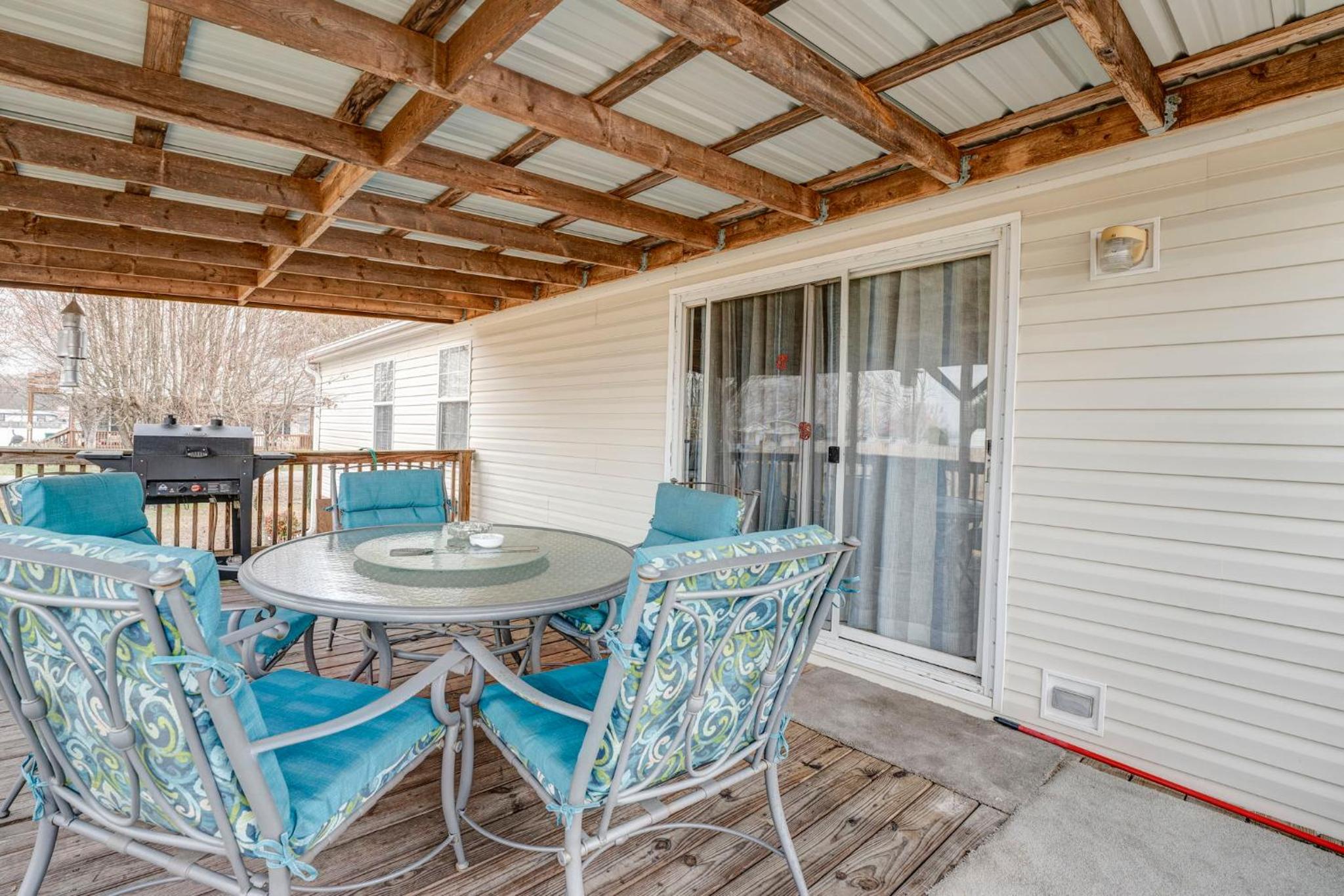3 bed 2 bath with office room-with futon bed on Weiss Lake - with community ramp & dock