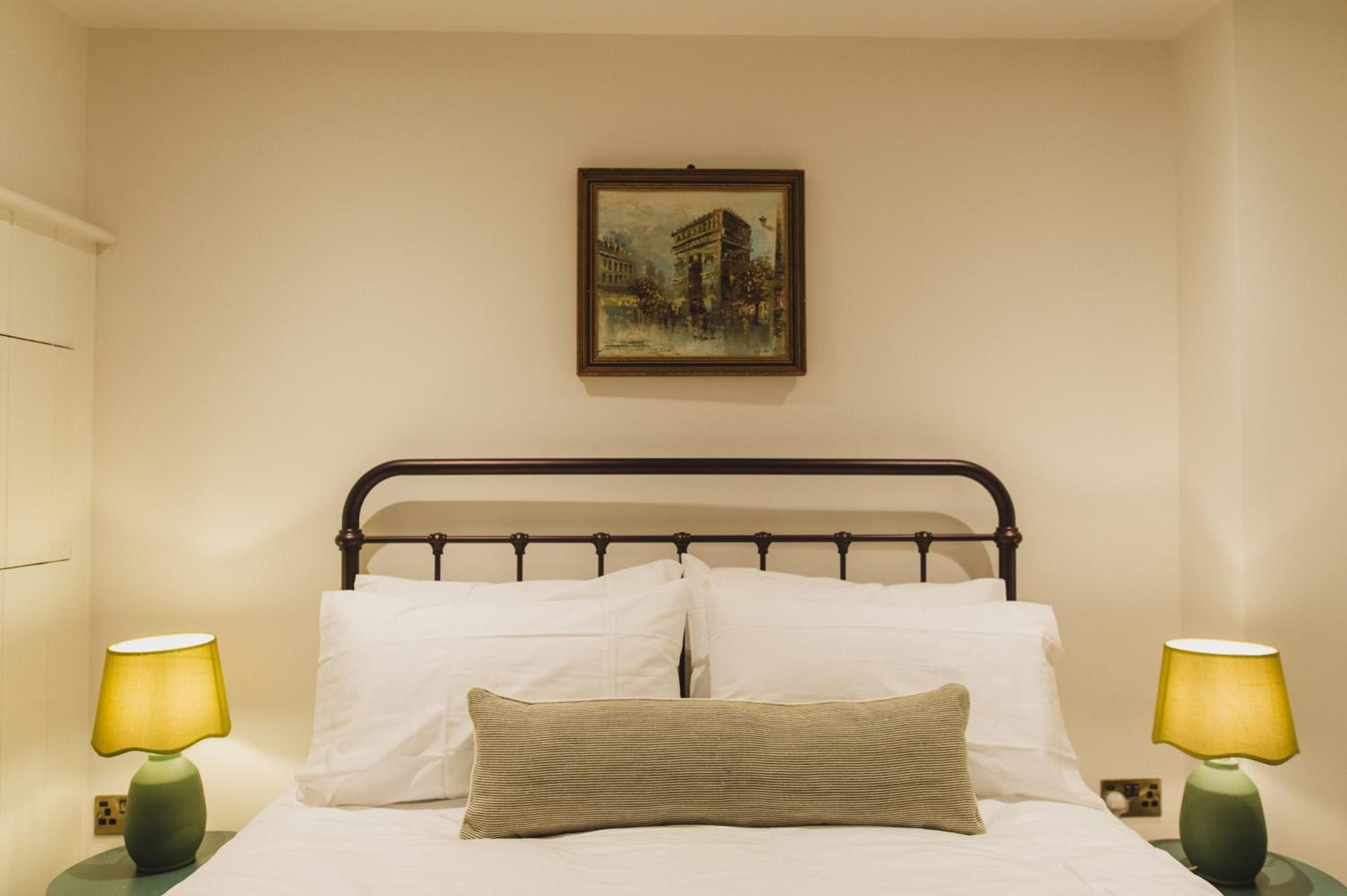 Buckingham Mews_Flint Cottage 1 view 4