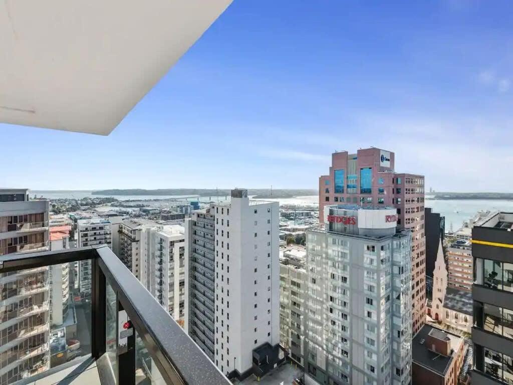 Sky Tower Views 2 Bed 2 Bath CBD Zodiak Stays view 2