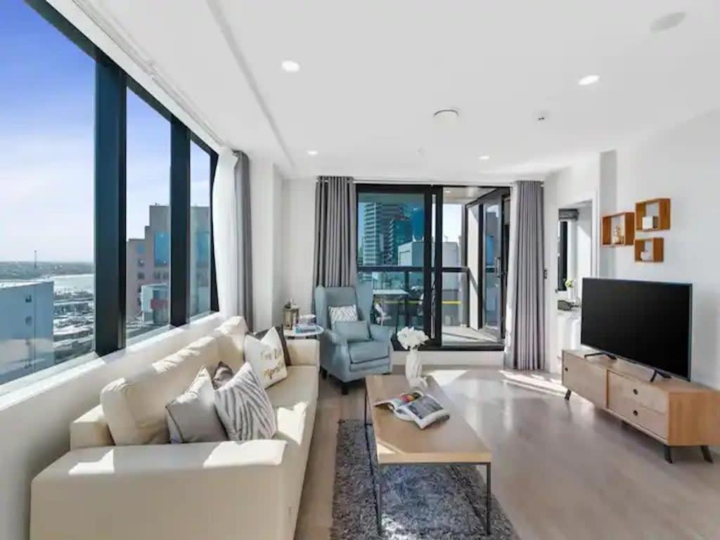 Sky Tower Views 2 Bed 2 Bath CBD Zodiak Stays view 4