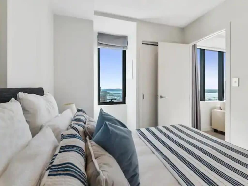 Sky Tower Views 2 Bed 2 Bath CBD Zodiak Stays view 3