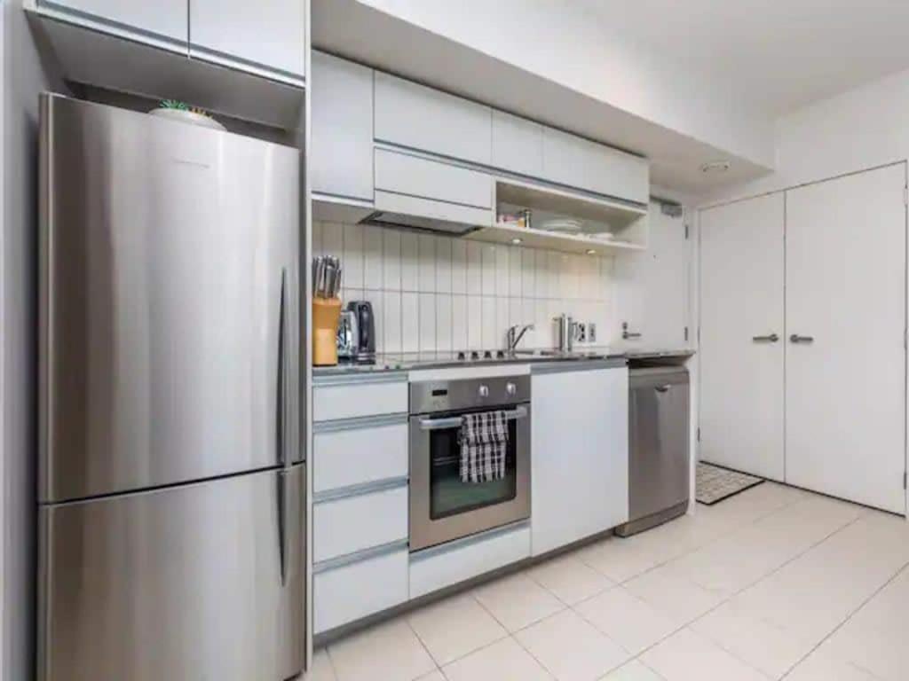 Wynyard Viaduct Harbour 2BR and Parking Zodiak Stays view 3