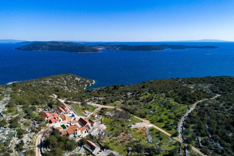 Private Cottage in olive grove with heated Pool view 5