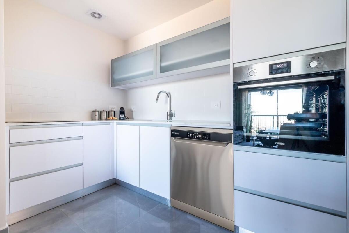 Luxury 1BDR With Amazing View To The Old City