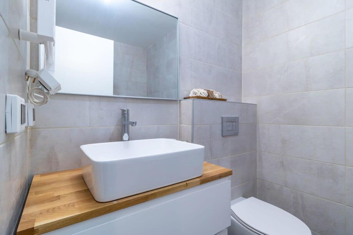 Luxury 1BDR With Amazing View To The Old City