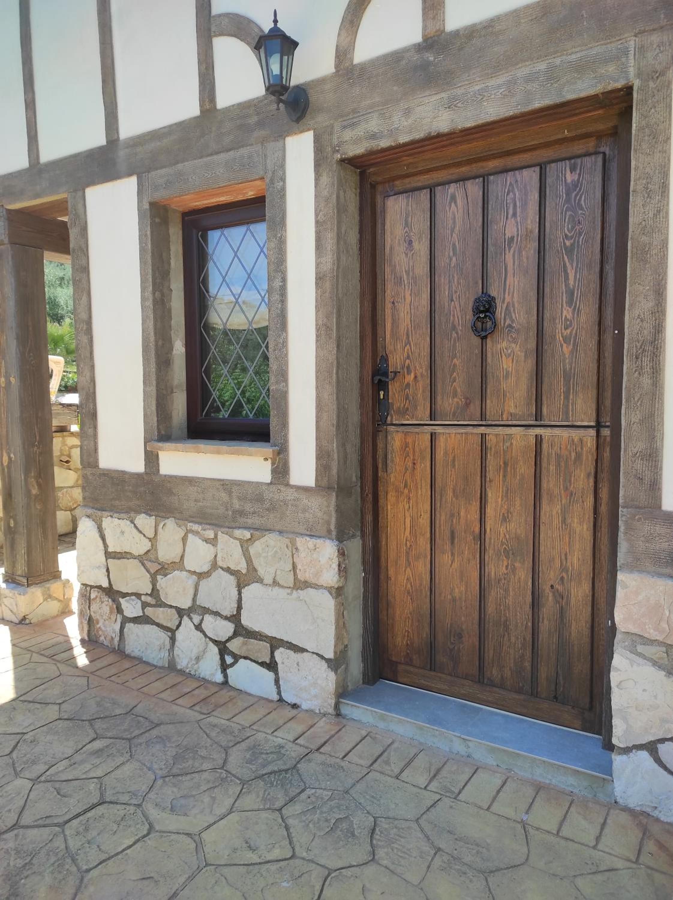 Las Marrojas, secluded Tudor country cottage