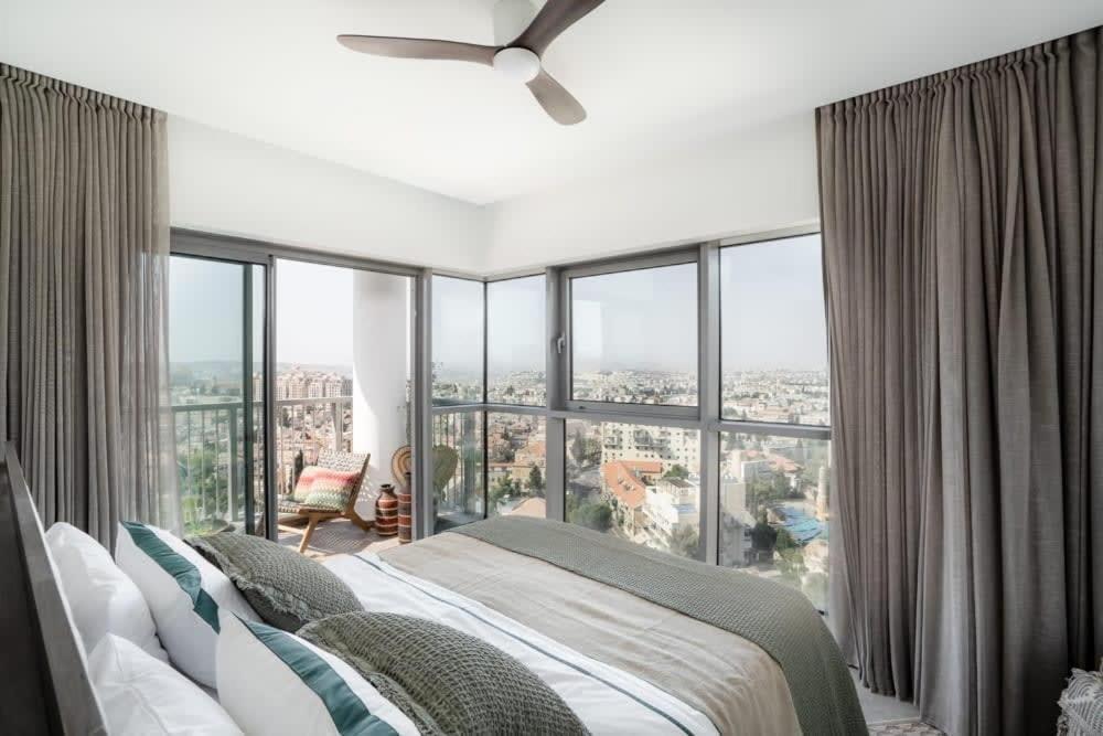 Luxurious 16th-Floor Apartment with Panoramic Views in Savyon View Tower Jerusalem view 3