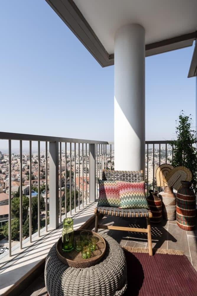 Luxurious 16th-Floor Apartment with Panoramic Views in Savyon View Tower Jerusalem view 4