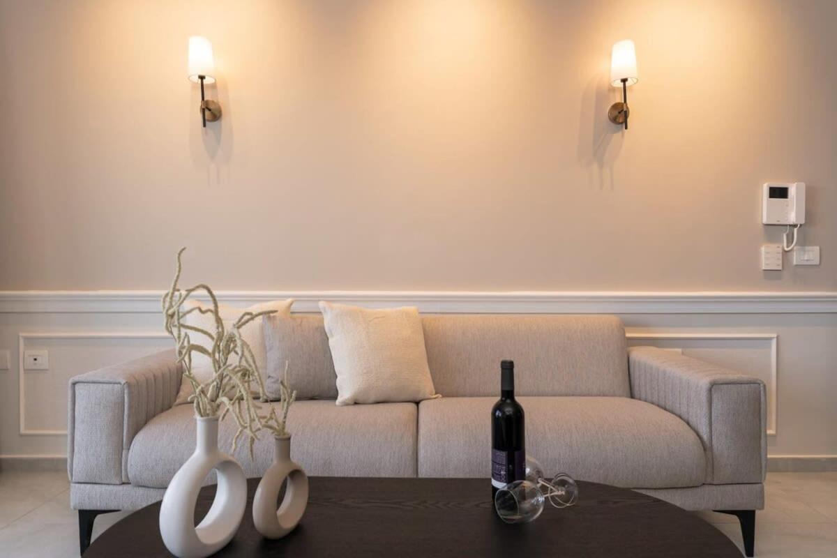 Charming 1Bdr Gem with Astonishing Views Overlooking the Historic Town view 4