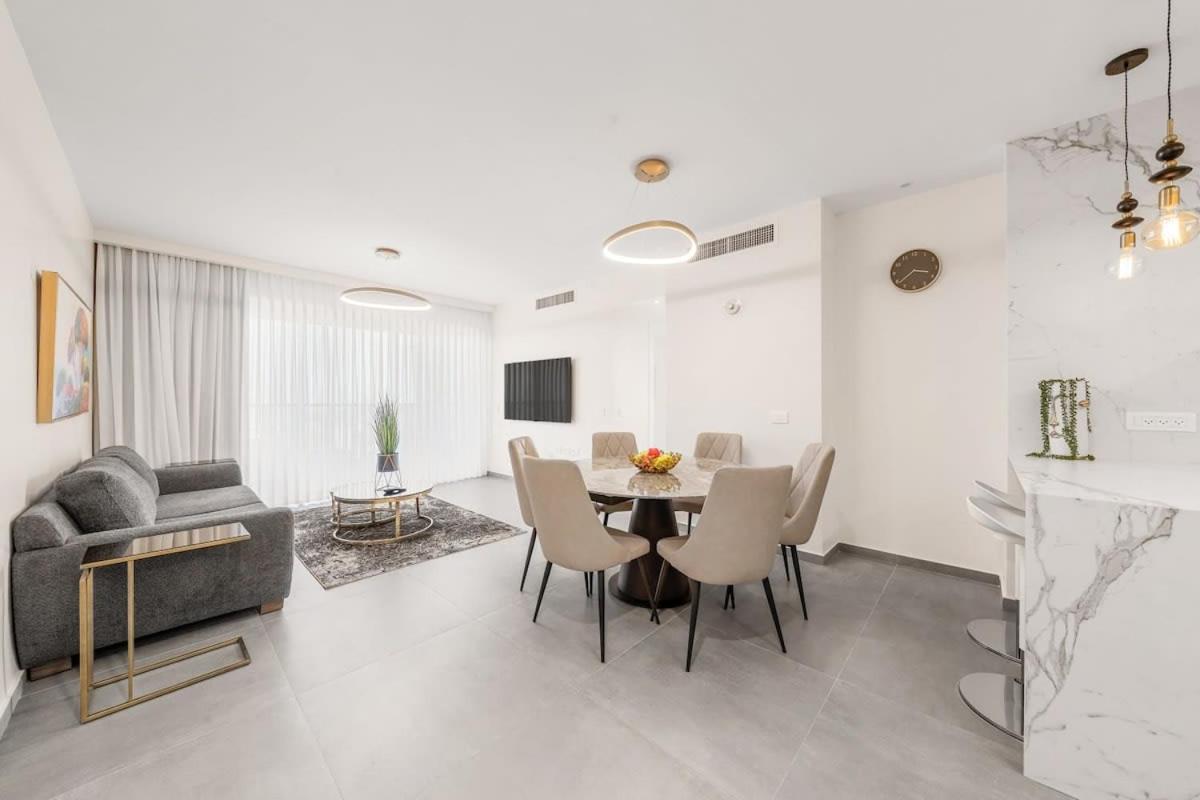 Dreamy 3 Bedroom In Best Location Parking view 3