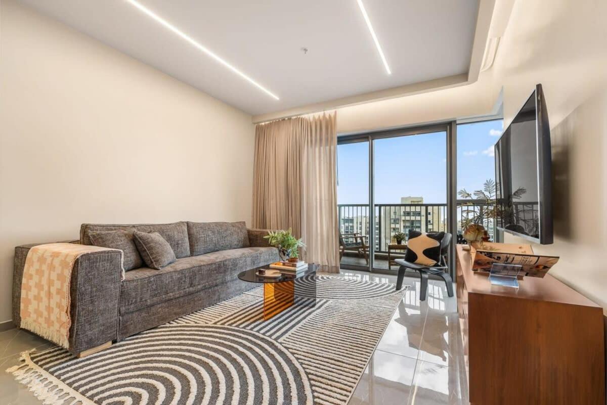 Urban Oasis in the 9th: Relaxation and Breathtaking View view 3