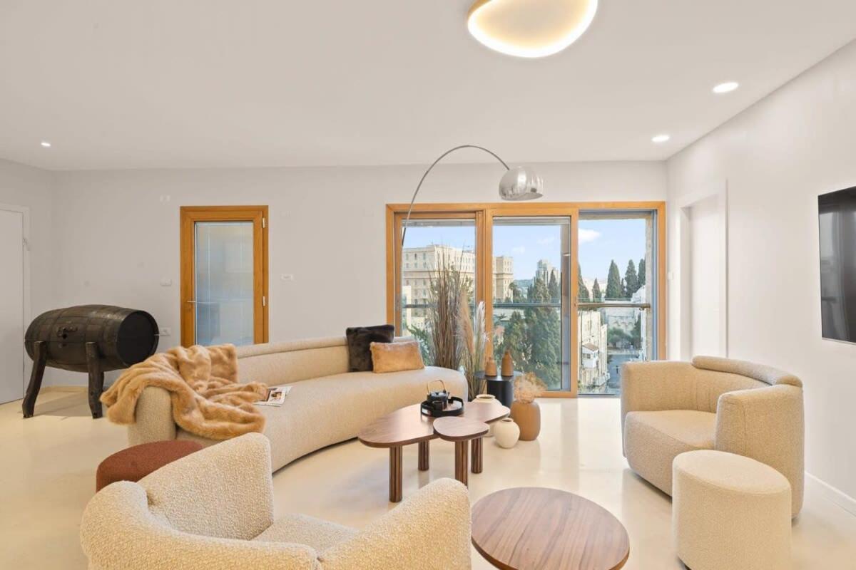 King David Residence Luxury 3 BD Pool Gym Parking view 4
