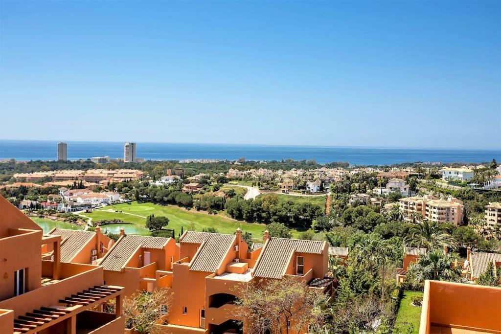 Ruim Penthouse Elviria Marbella met groot terras