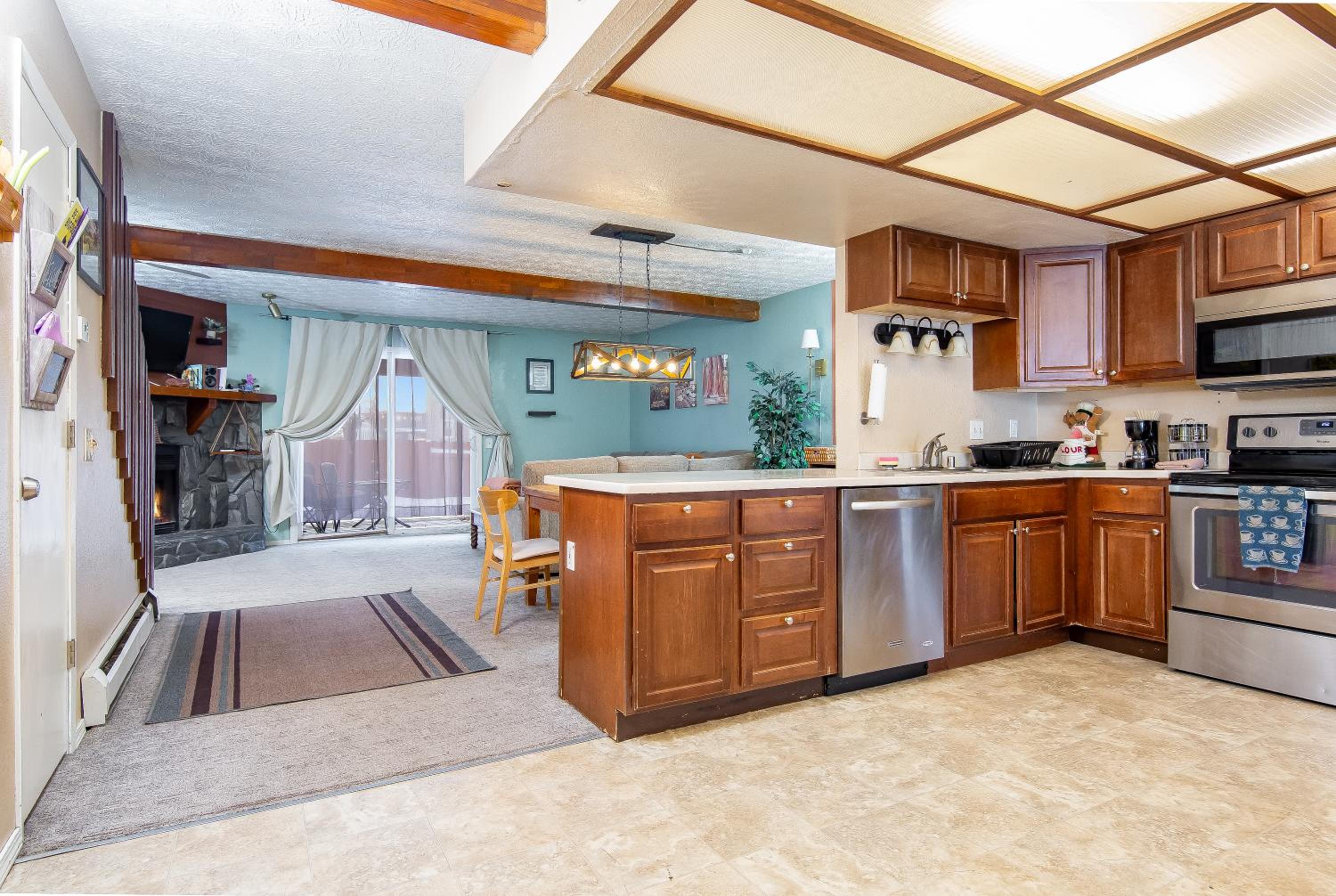 Alaska Hog House: Cozy & Spacious home Anchorage view 5