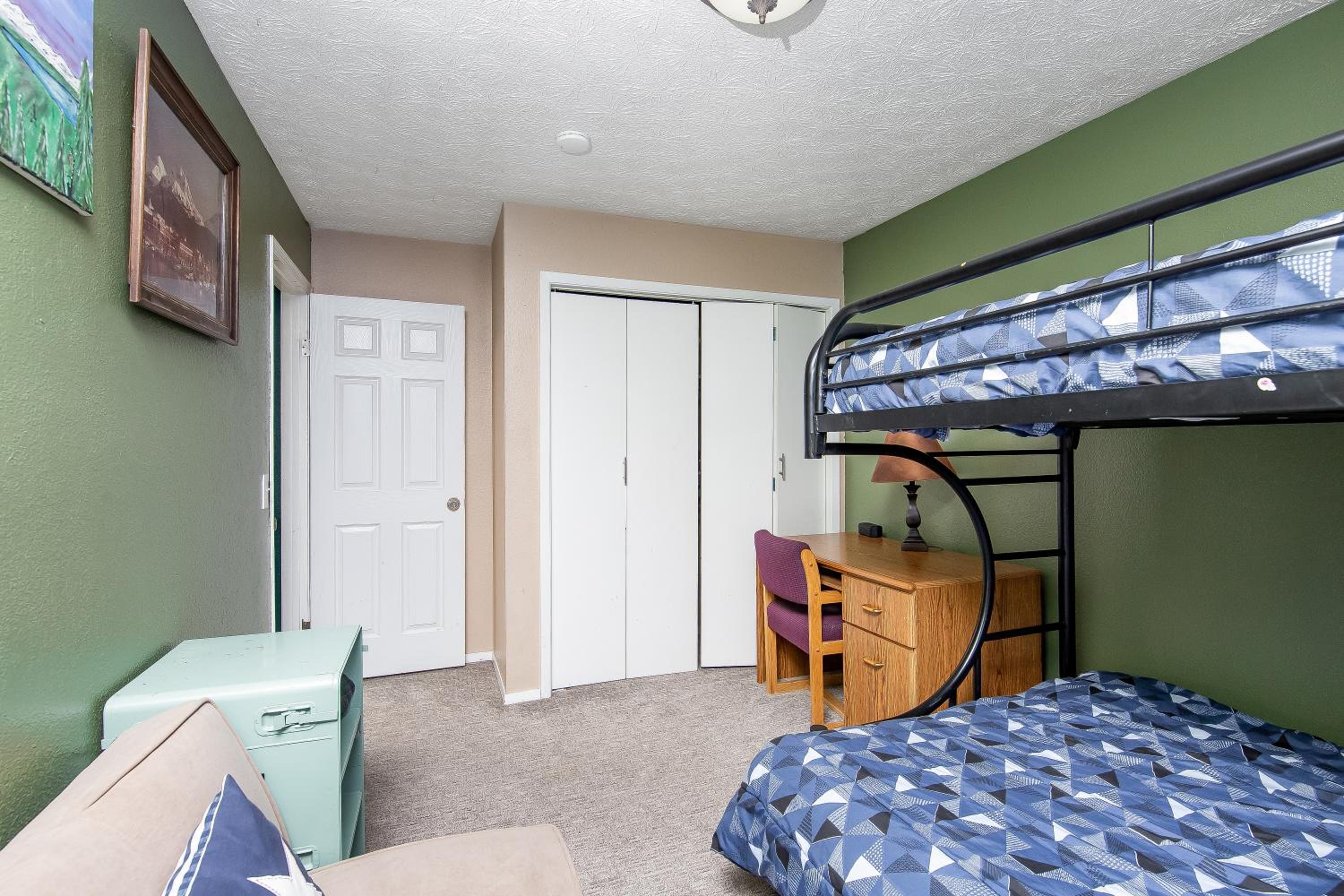 Alaska Hog House: Cozy & Spacious home Anchorage view 4