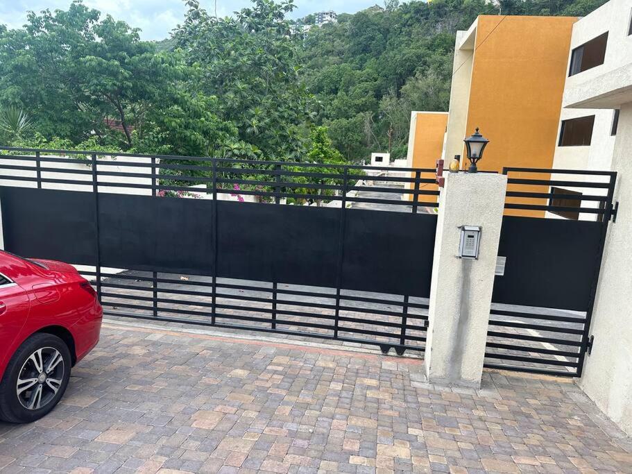 Luxury Penthouse Suit Red Hills view 5