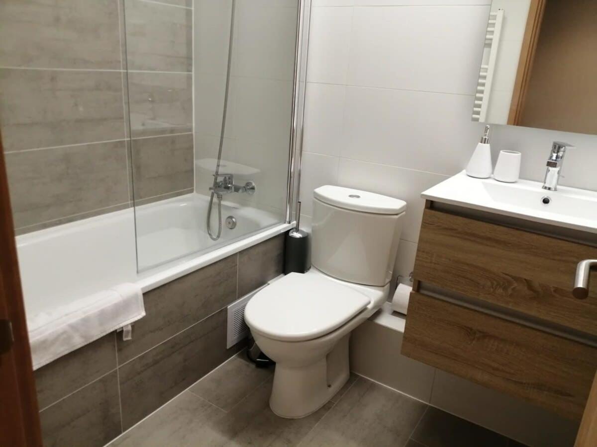 HOM I 3D2B Vista al Lago, Piscina temperada, Estacionamiento, Calefacción Central, WiFi