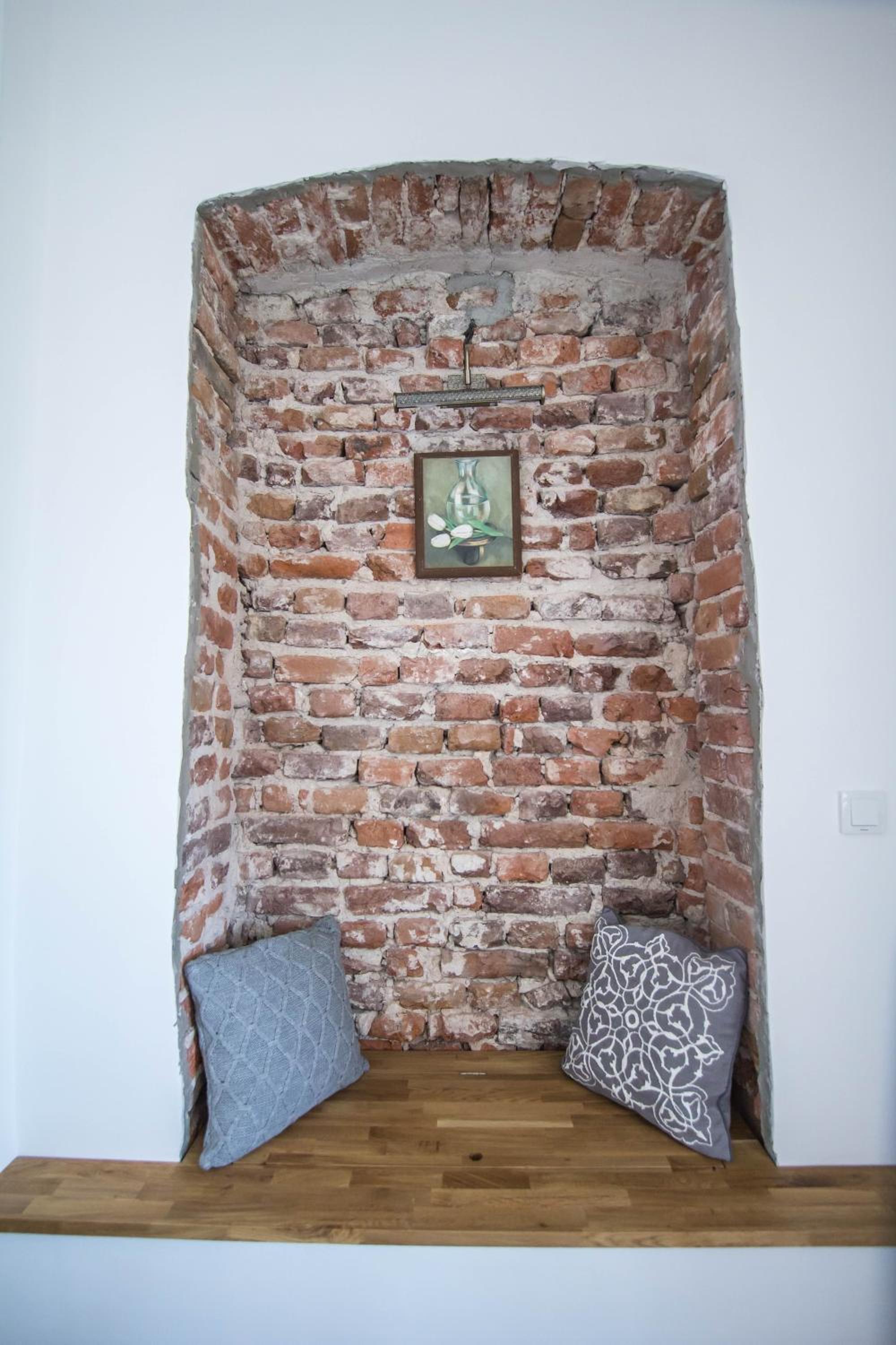Lion's Bridge boutique 2BDRM apt, top center gem