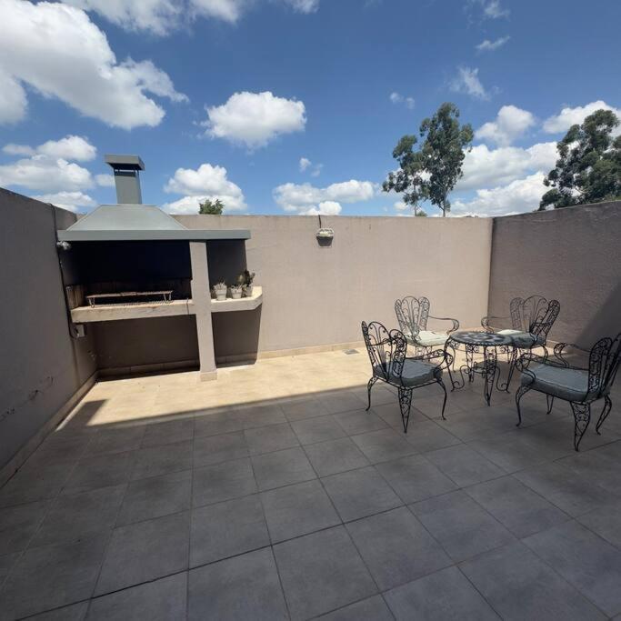 Departamento bien ubicado, espacio amplio y con terraza