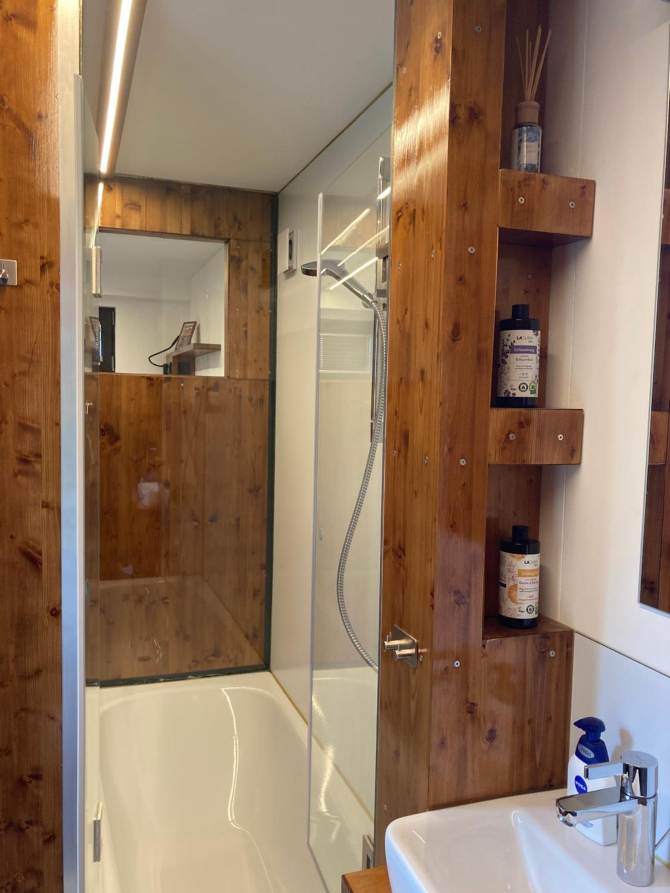 Tiny House im Seecontainer mit Parkplatz, Glasfaser, Veranda und gehobener Ausstattung