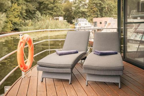 STAY24 - Schwimmendes Haus Nike
