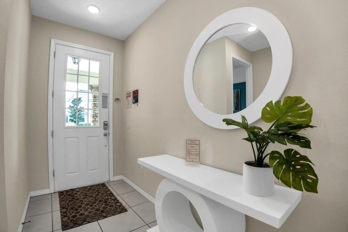 Luxurious Villa with Modern Decor and Huge Pool in Upscale Resort! #6S820 view 3