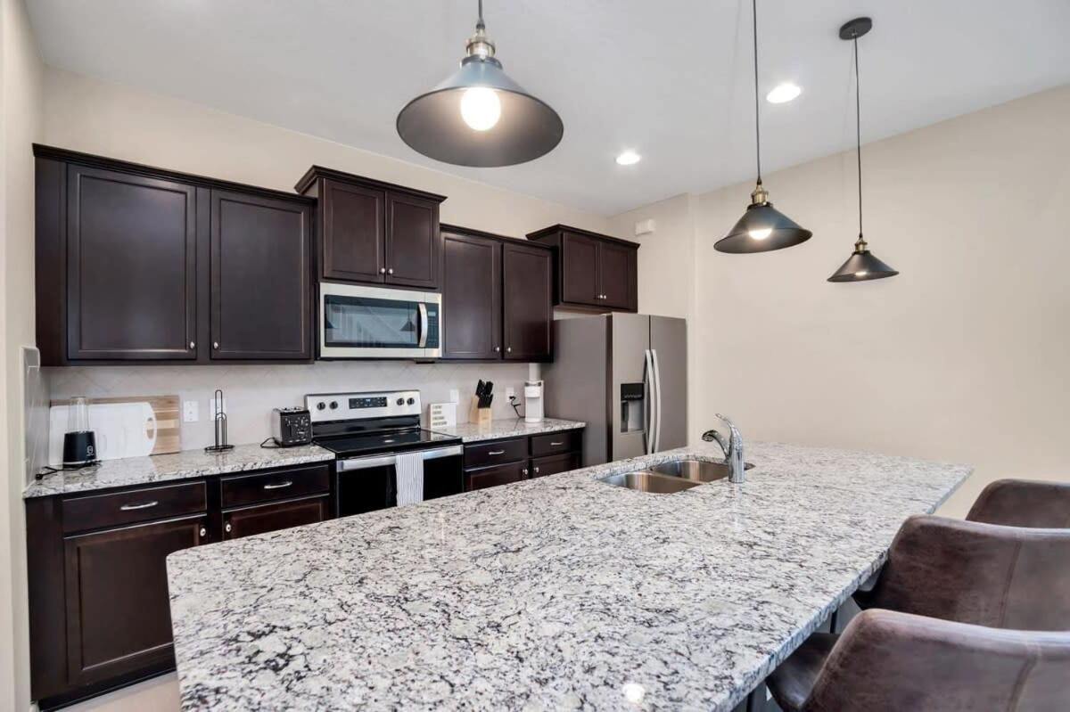 Exquisite, Spacious and Close to Disney 6 BD Home #6WS483