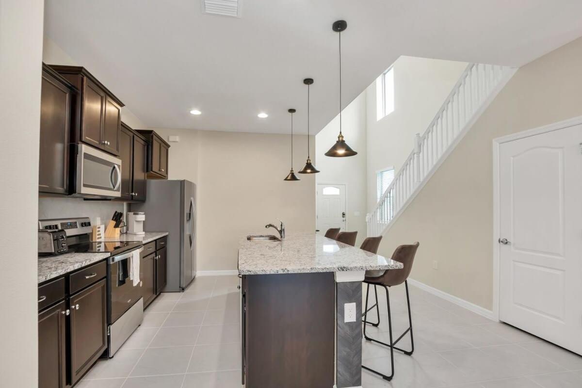 Exquisite, Spacious and Close to Disney 6 BD Home #6WS483
