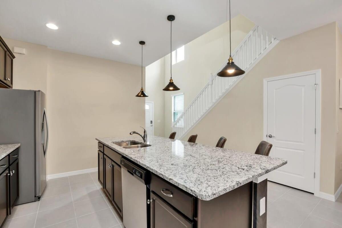 Exquisite, Spacious and Close to Disney 6 BD Home #6WS483